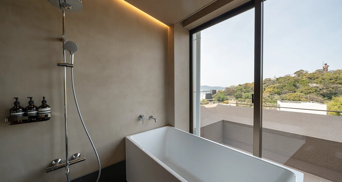 画像:半露天風呂付客室